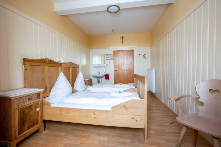 Doppelzimmer_Elisaeus_2F7A8075-1024x683-1